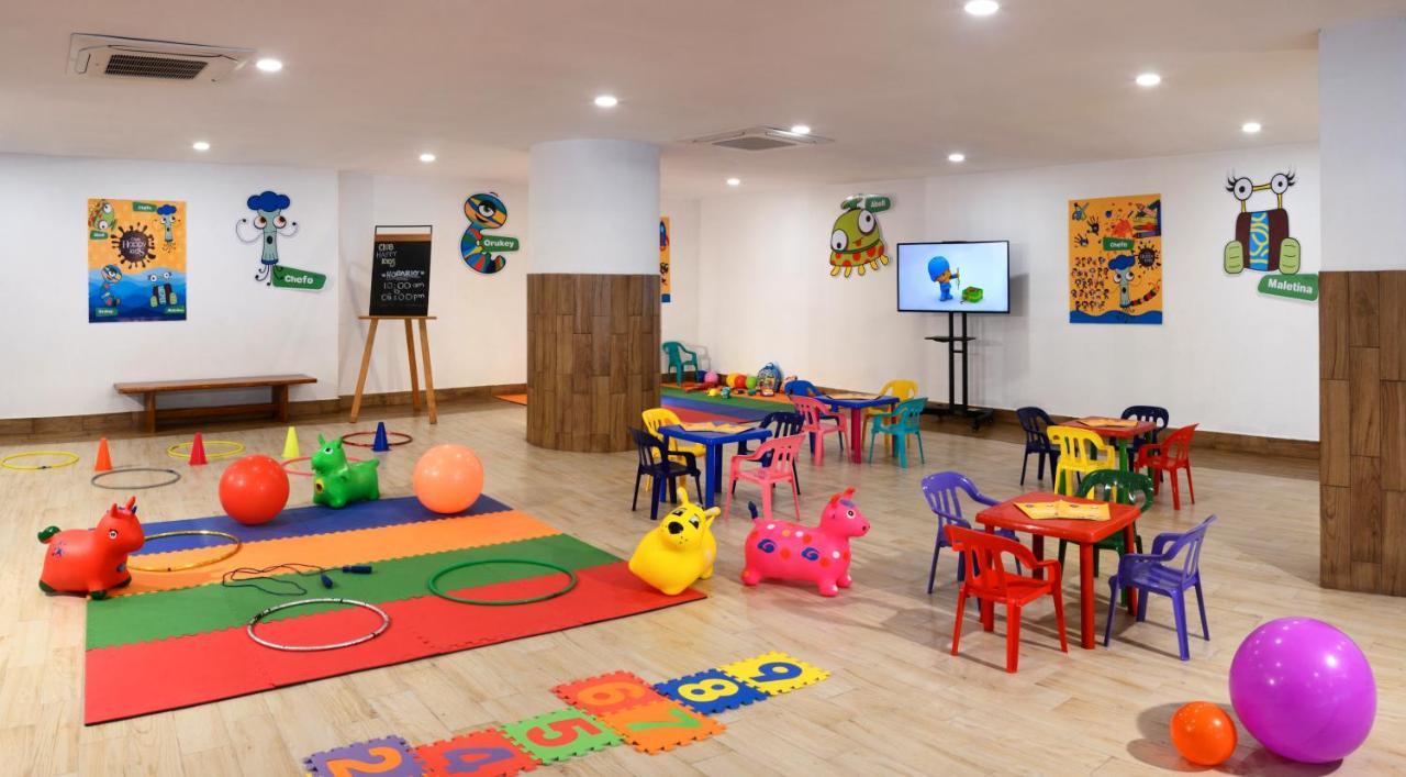 Hs Hotsson Hotel Acapulco Extérieur photo A classroom at the school