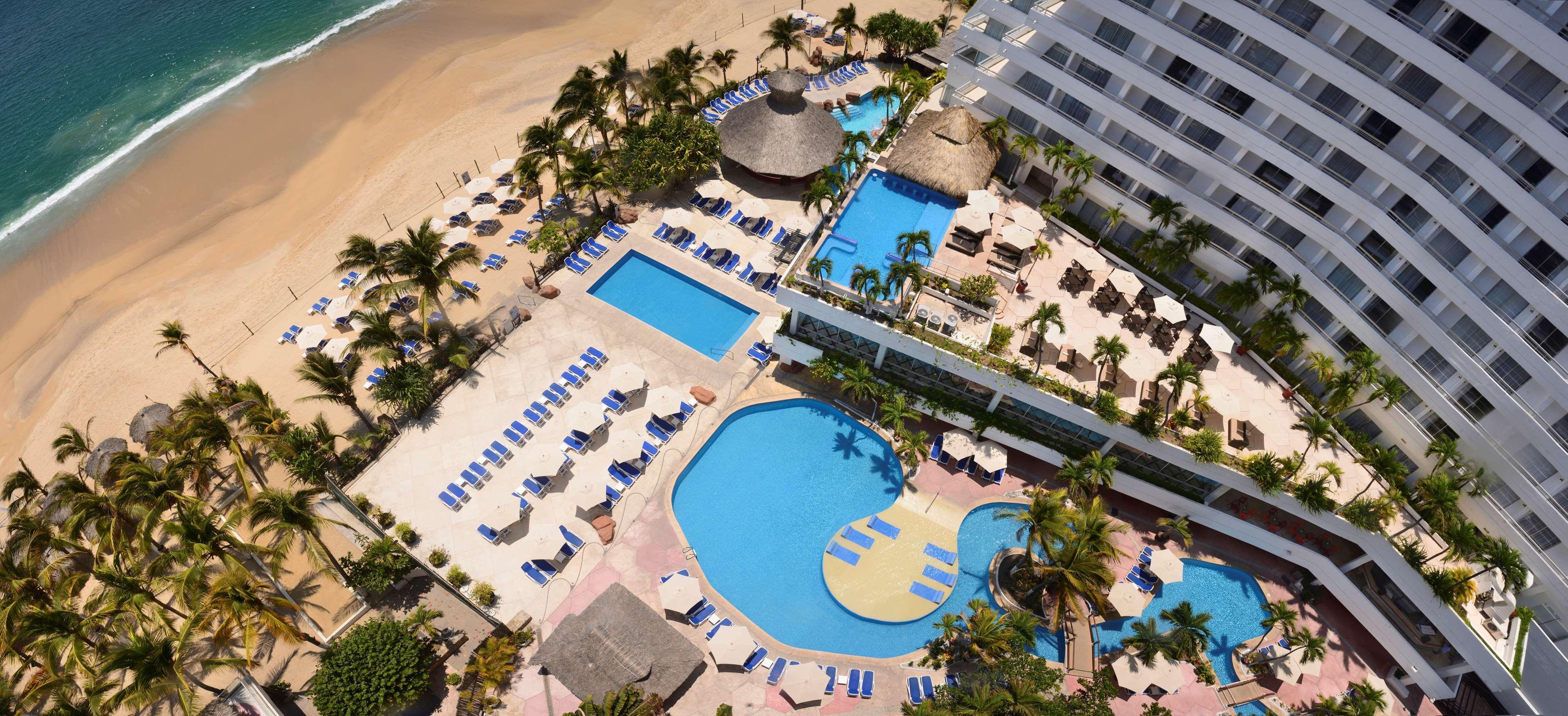 Hs Hotsson Hotel Acapulco Extérieur photo Aerial view of the pool area
