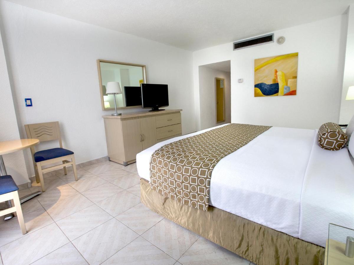 Hs Hotsson Hotel Acapulco Extérieur photo A room at the hotel