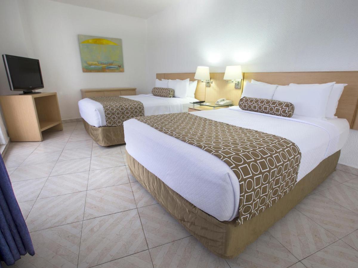 Hs Hotsson Hotel Acapulco Extérieur photo A typical room at the hotel