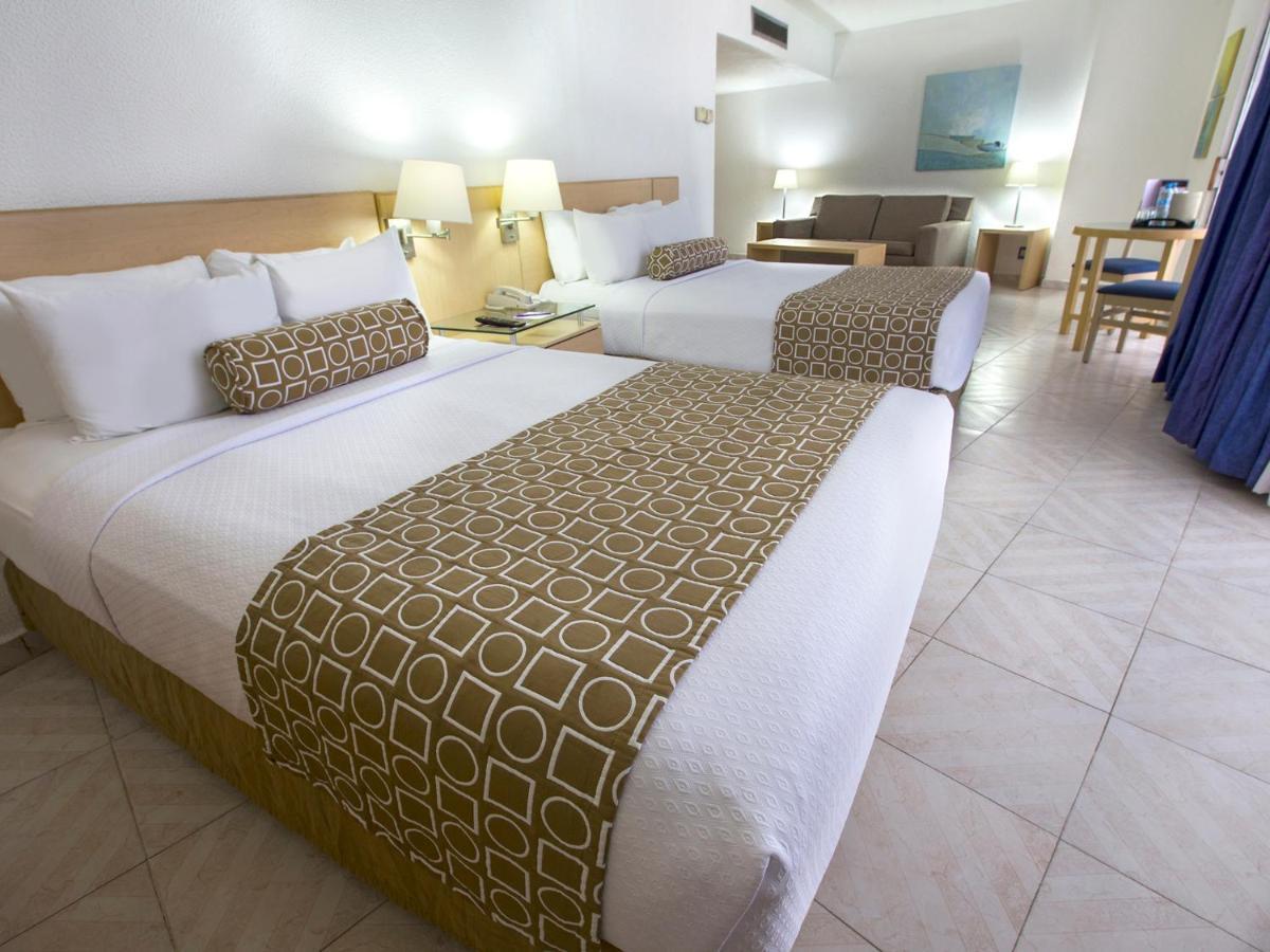 Hs Hotsson Hotel Acapulco Extérieur photo A guest room at the Hilton San Diego Bayfront