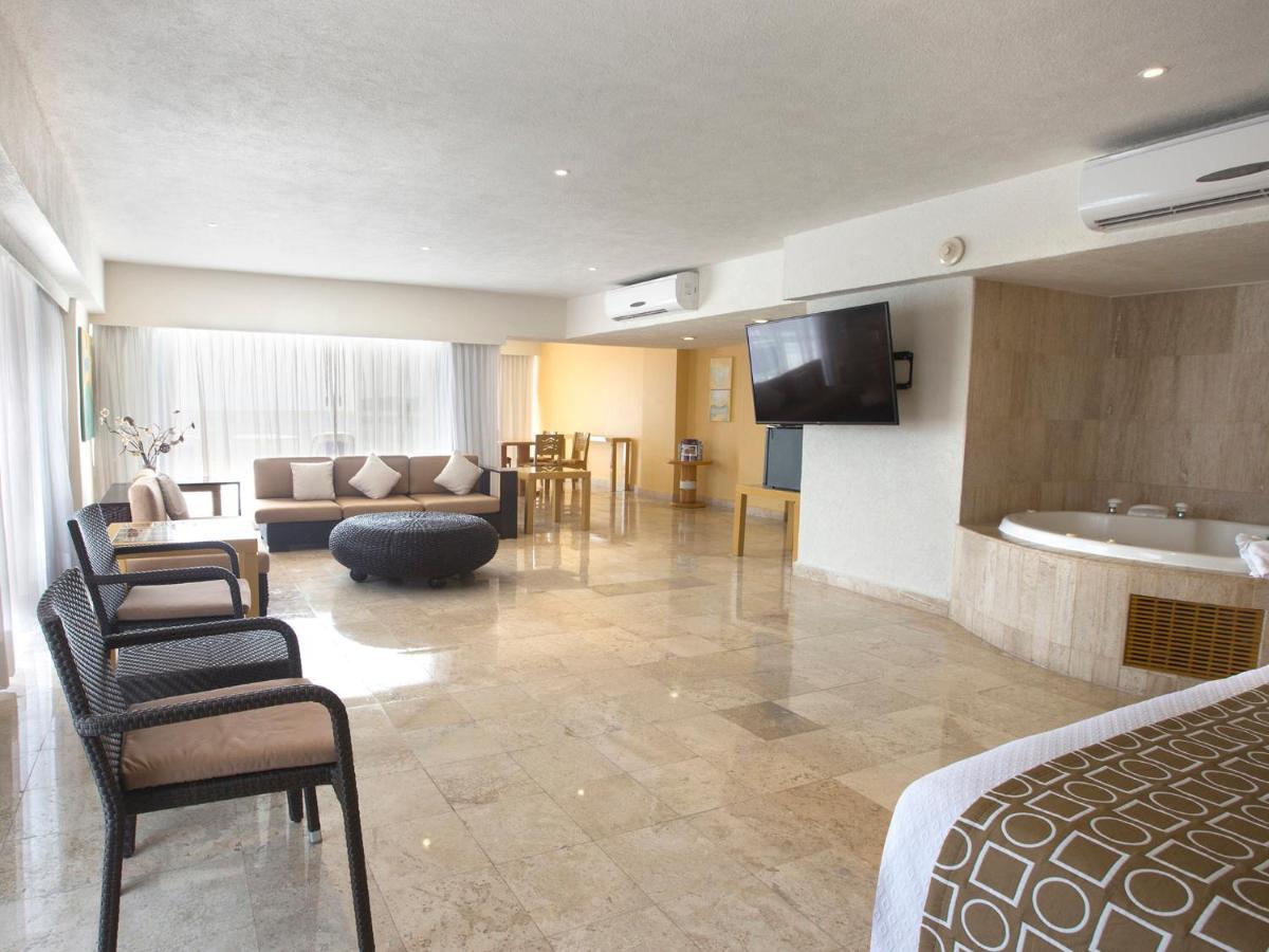 Hs Hotsson Hotel Acapulco Extérieur photo Suite at the Grand Palladium Hotel